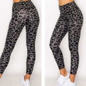 Kimberly Women's Leopard Print Activewear Leggings Gray Black Size Large